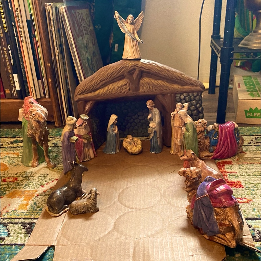 Nativity Set Macky 1977 Ceramic Nearly Flawless  Includes all Figures Shown Chri